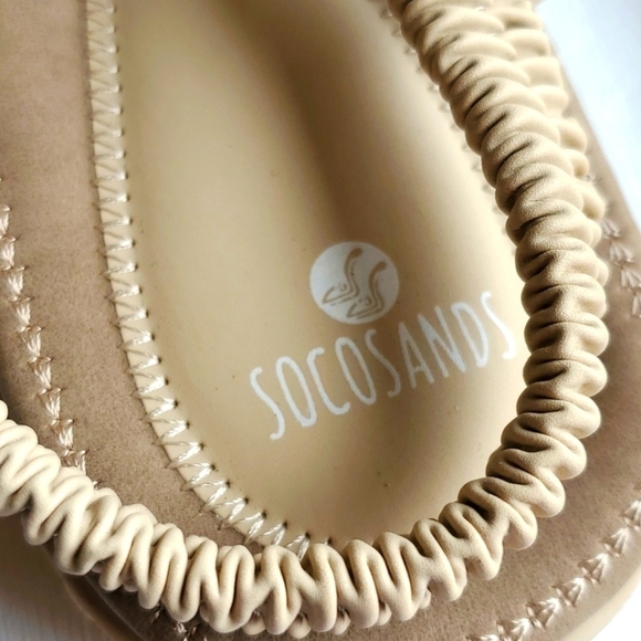 Soco Sands Beige Tan Slip On Thong Sandals 43 / 10 Like New - Picture 2 of 5